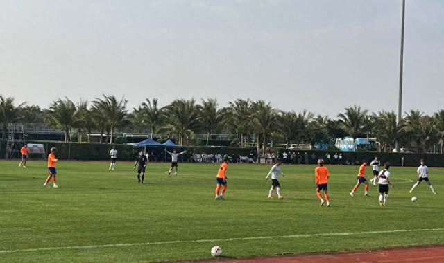 百家乐规则-热身赛山东泰山1比2被大连逆转，新星内切远射破门，两套阵容出场|英博|大连英博|泰山队|王昊斌|梅帅军_新浪体育_新浪新闻